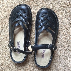 Alegria clogs